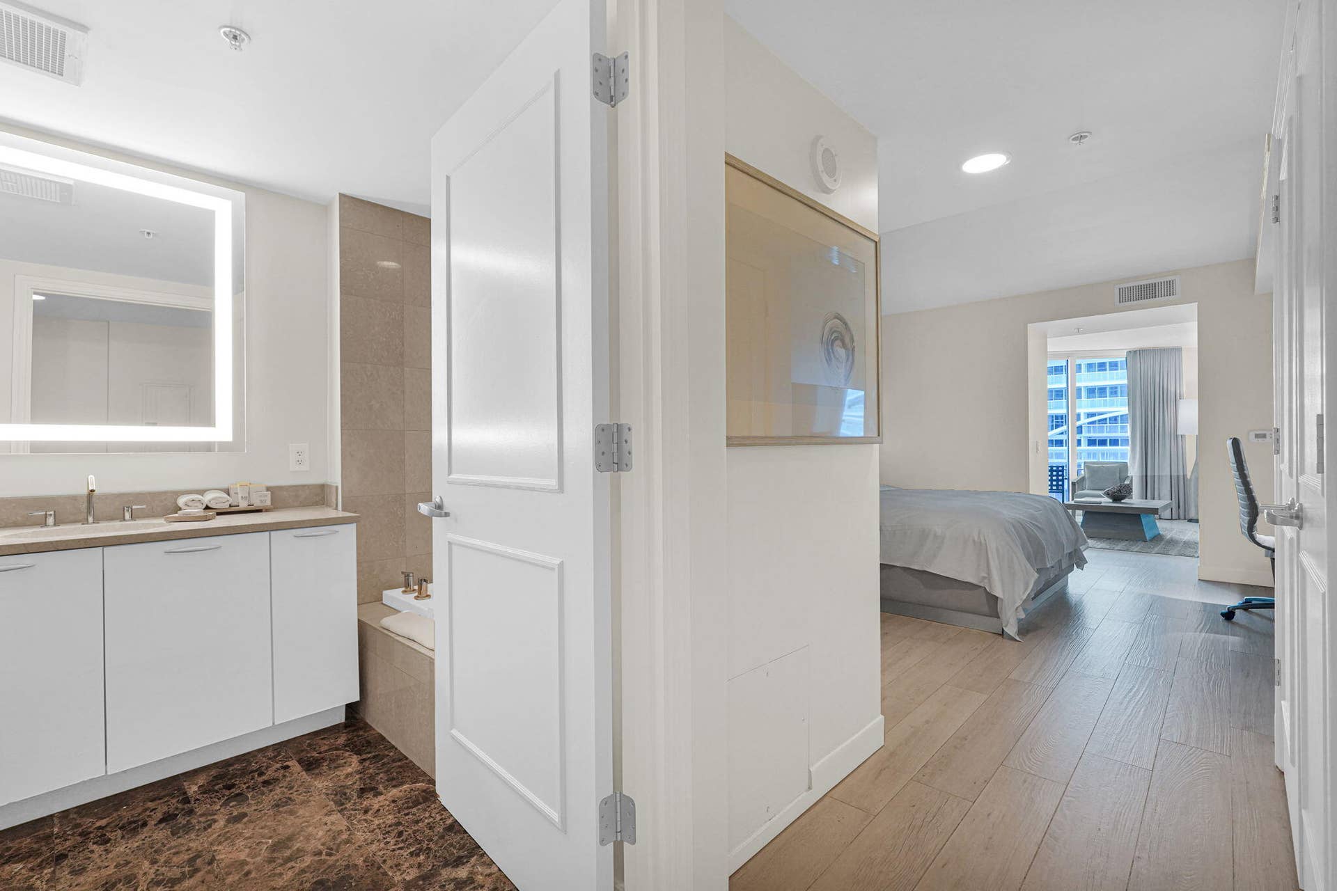 505 N Fort Lauderdale Beach Boulevard, #1403, Fort Lauderdale, FL 33304 30-web-or-mls-DSC06656