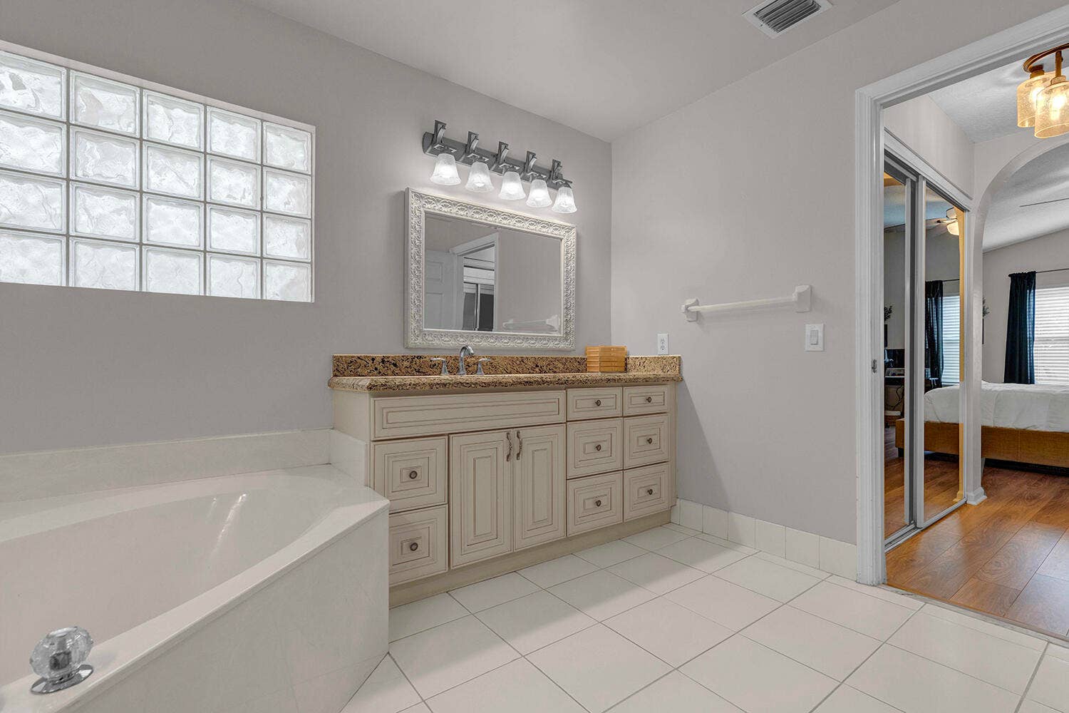 22925 Sterling Lakes Drive, Boca Raton, FL 33433 Primary Bathroom