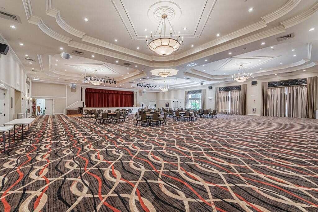 8218 La Jolla Vista Lane, Lake Worth, FL 33467 Grand ballroom/ shows/parties!