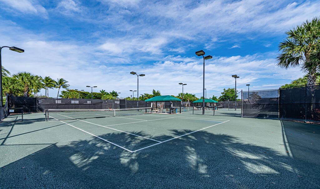 8218 La Jolla Vista Lane, Lake Worth, FL 33467 10 tennis CRTs