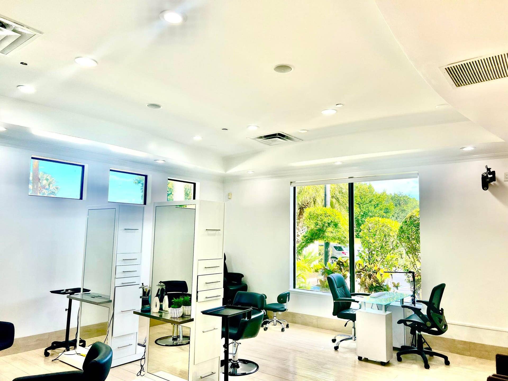 8218 La Jolla Vista Lane, Lake Worth, FL 33467 Beauty salon