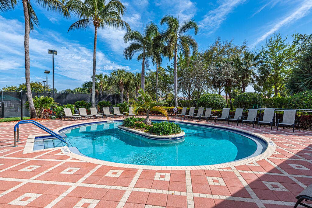 8218 La Jolla Vista Lane, Lake Worth, FL 33467 Resistance pool