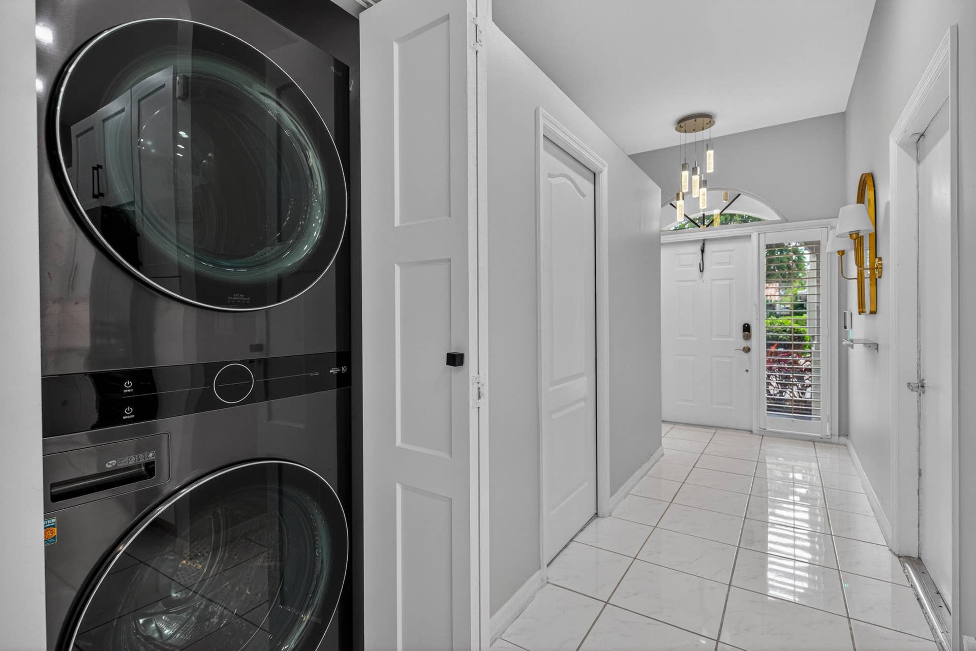 835 NE 17th Way, Fort Lauderdale, FL 33304 2022 Washing machine and dryer