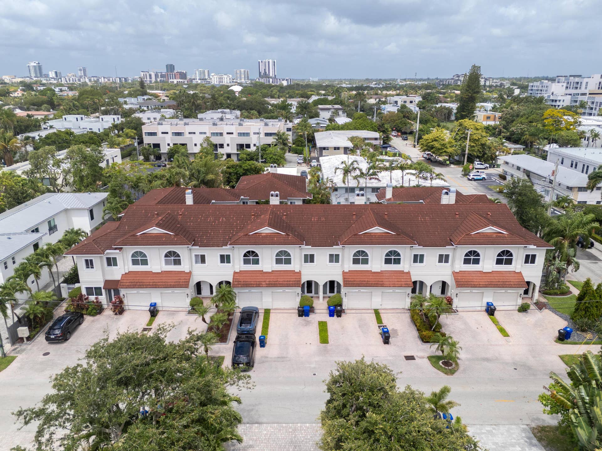 835 NE 17th Way, Fort Lauderdale, FL 33304 Close to downtown and Fort Lauderdale Beach