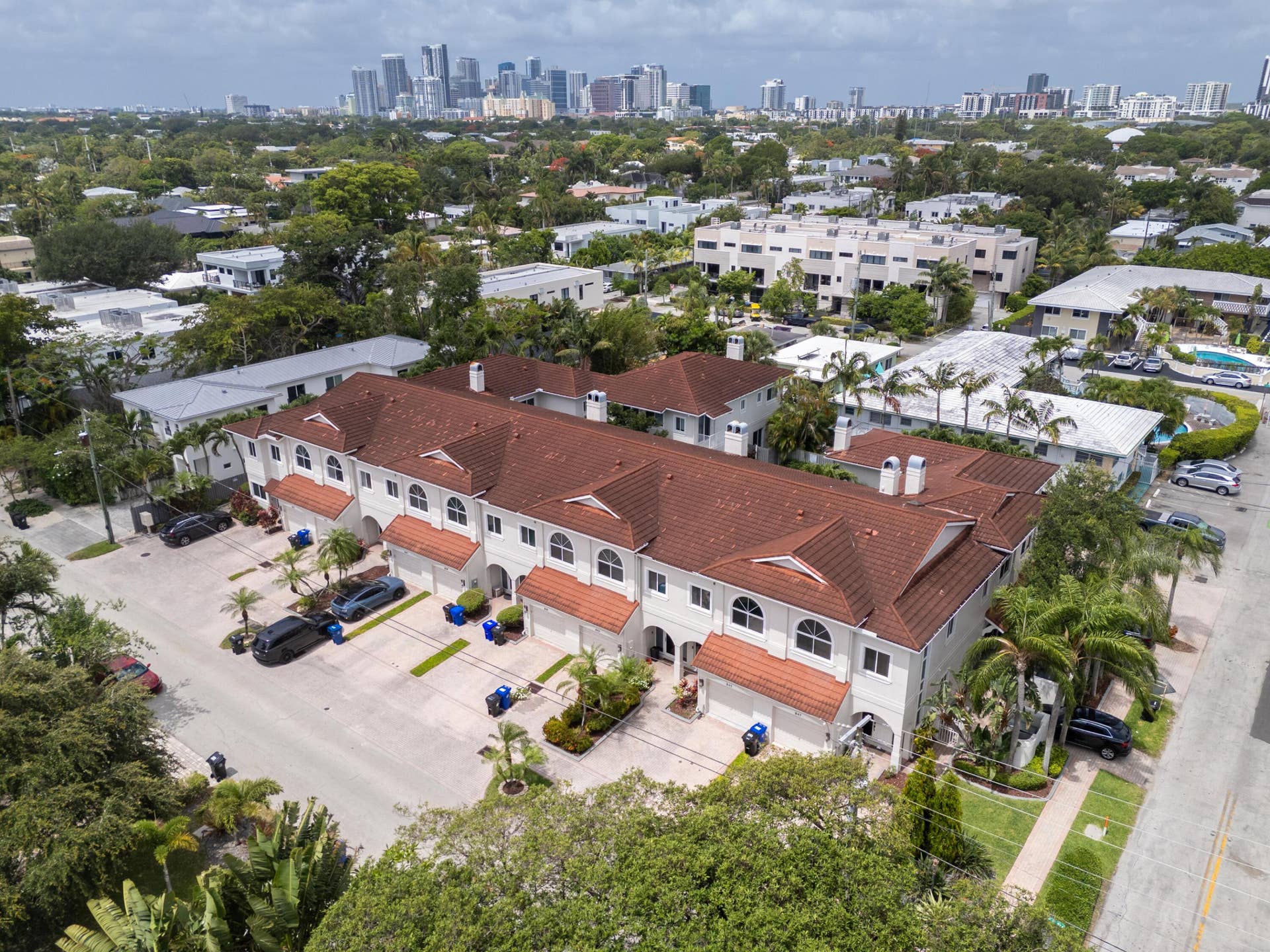 835 NE 17th Way, Fort Lauderdale, FL 33304 Close to downtown and Fort Lauderdale Beach