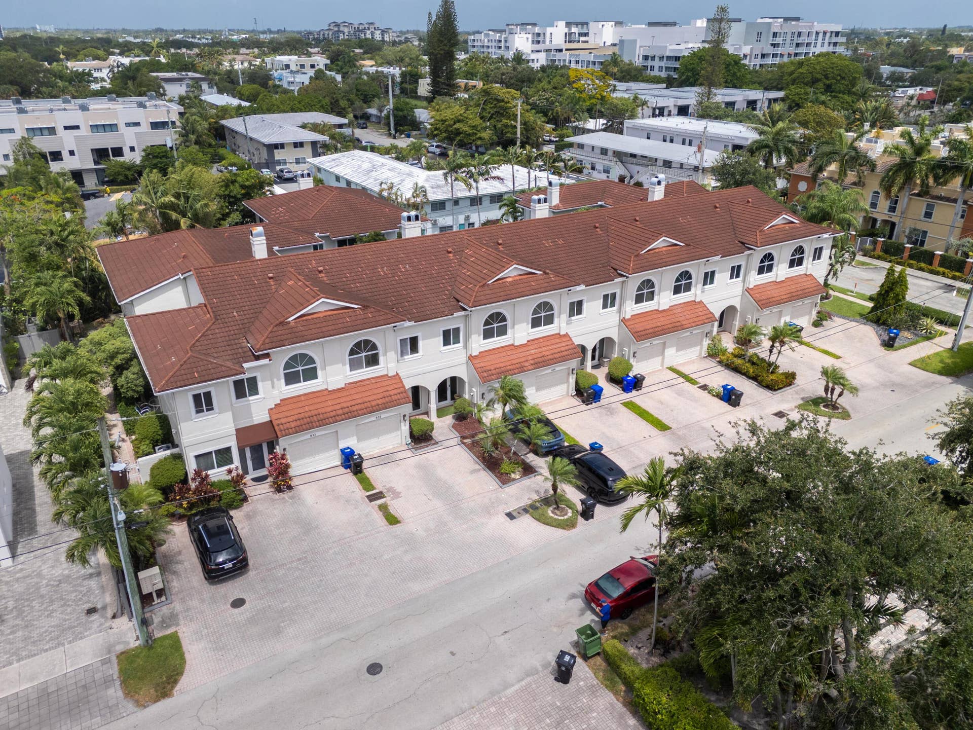 835 NE 17th Way, Fort Lauderdale, FL 33304 Close to downtown and Fort Lauderdale Beach