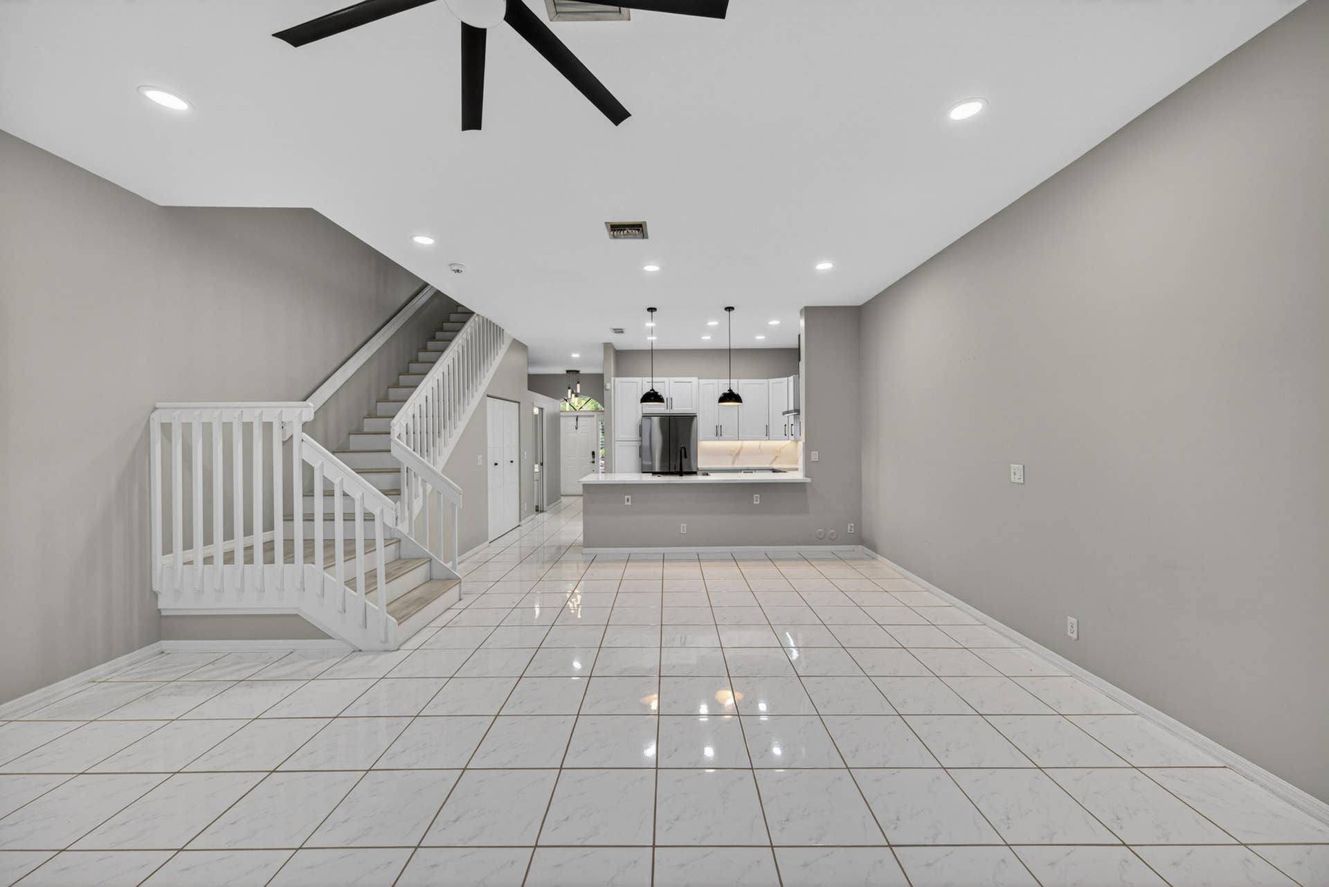 835 NE 17th Way, Fort Lauderdale, FL 33304 High ceilings