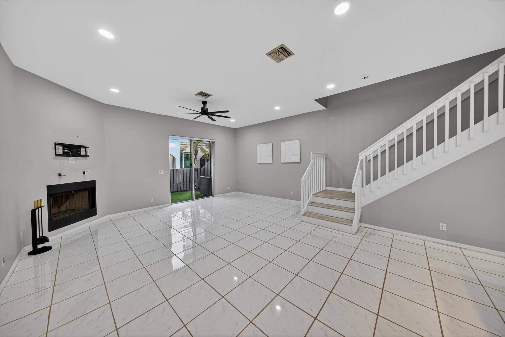 835 NE 17th Way, Fort Lauderdale, FL 33304 Large living area