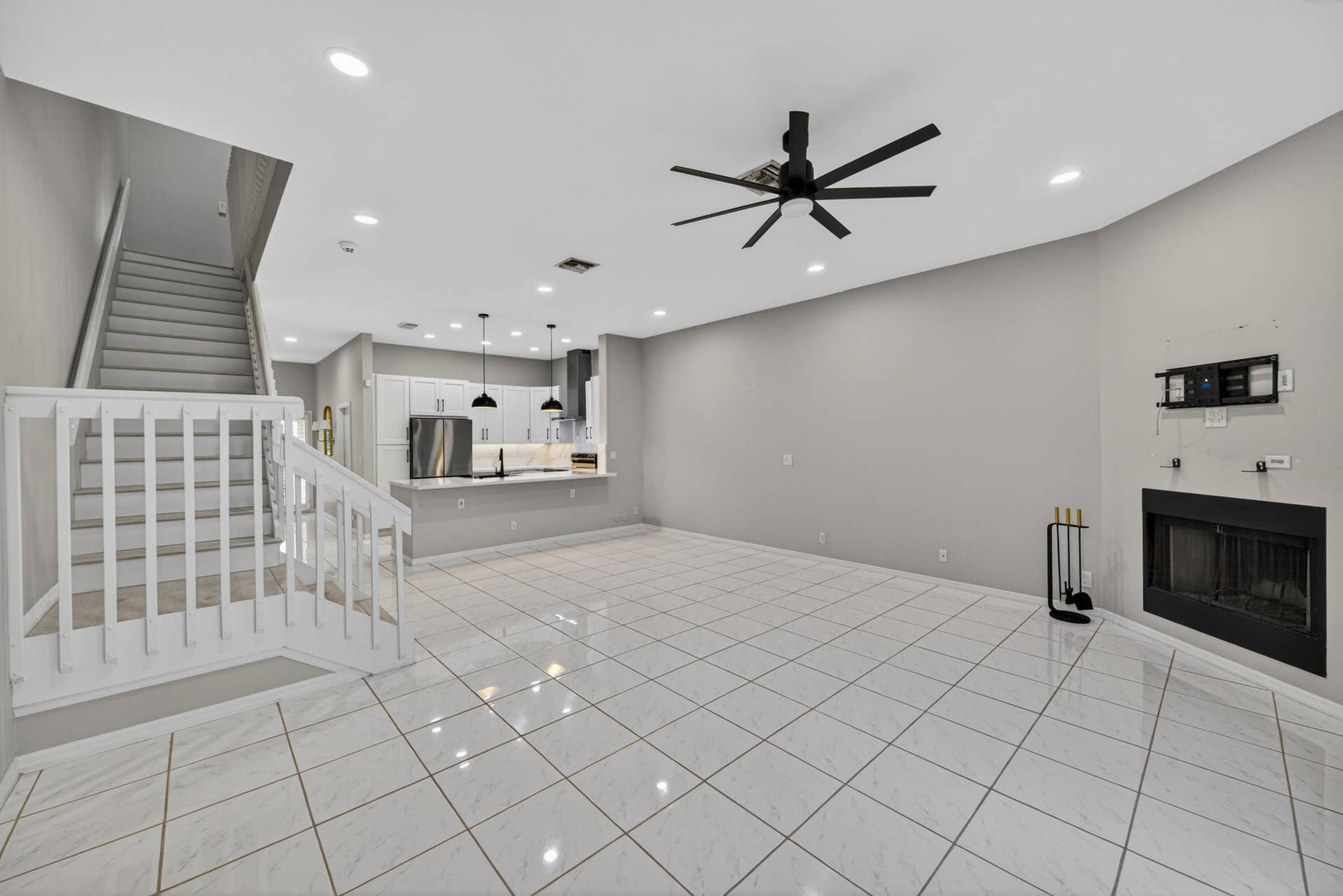 835 NE 17th Way, Fort Lauderdale, FL 33304 Wood burning fireplace