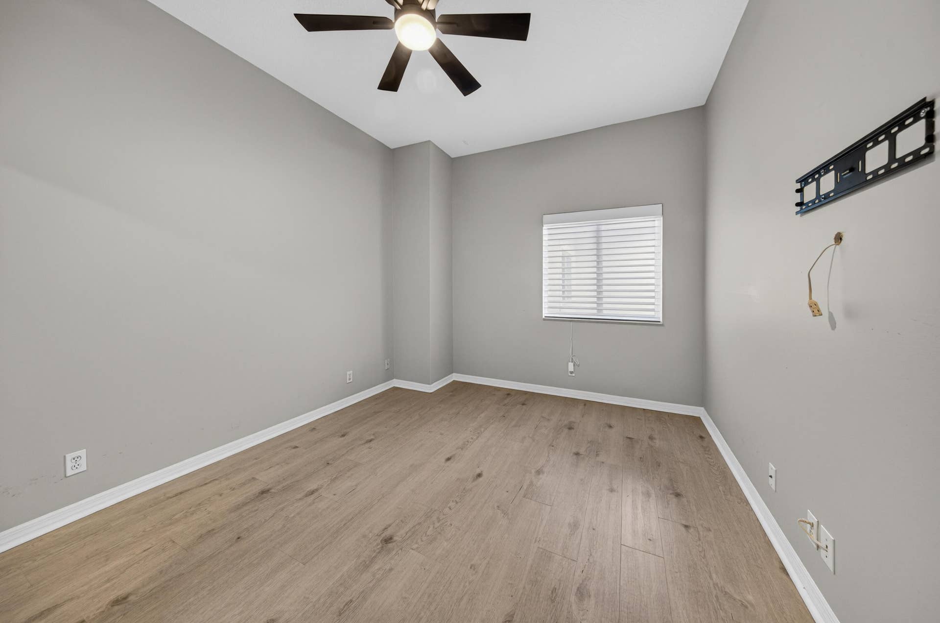 835 NE 17th Way, Fort Lauderdale, FL 33304 Wood floors in guest bedroom