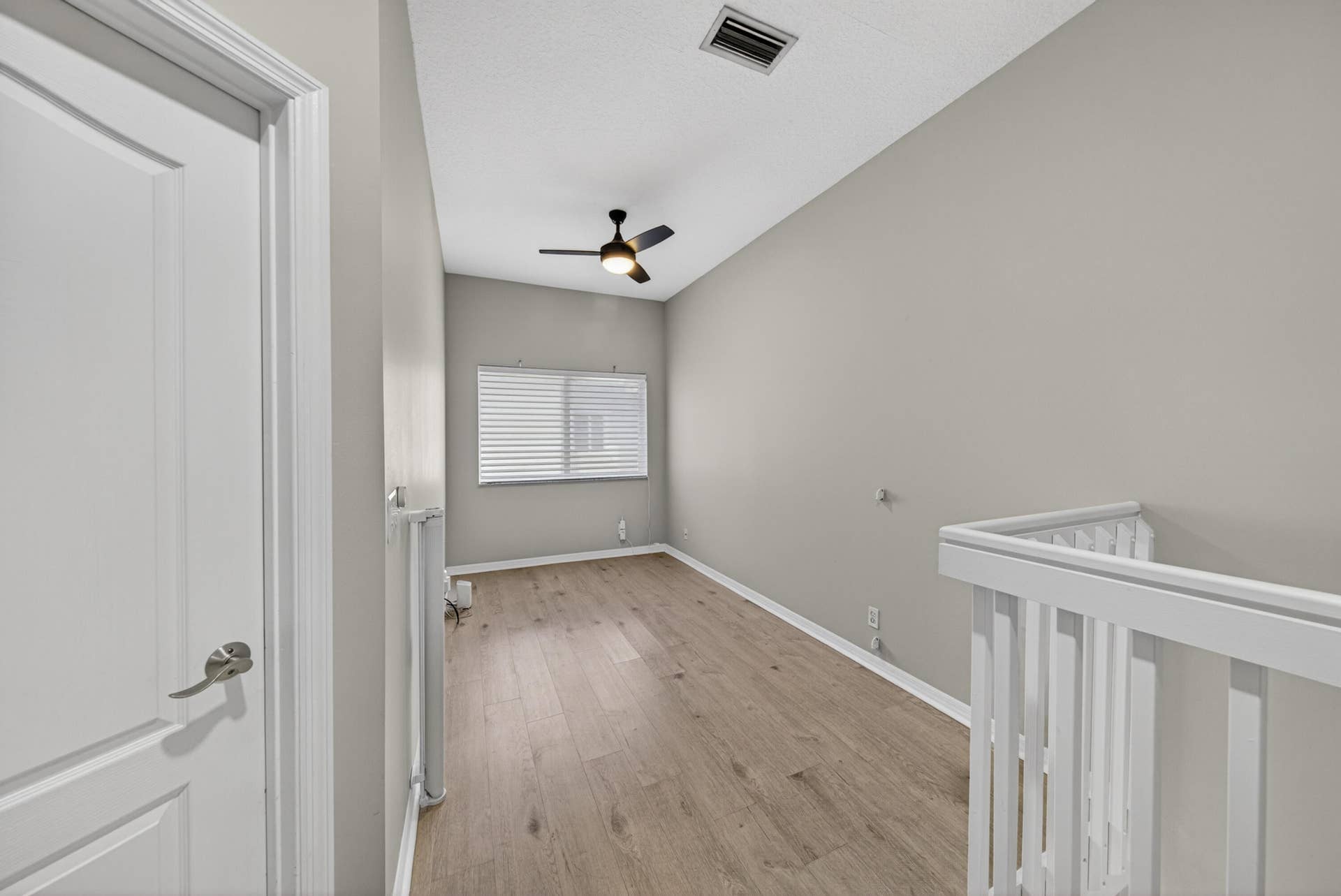 835 NE 17th Way, Fort Lauderdale, FL 33304 Office / den
