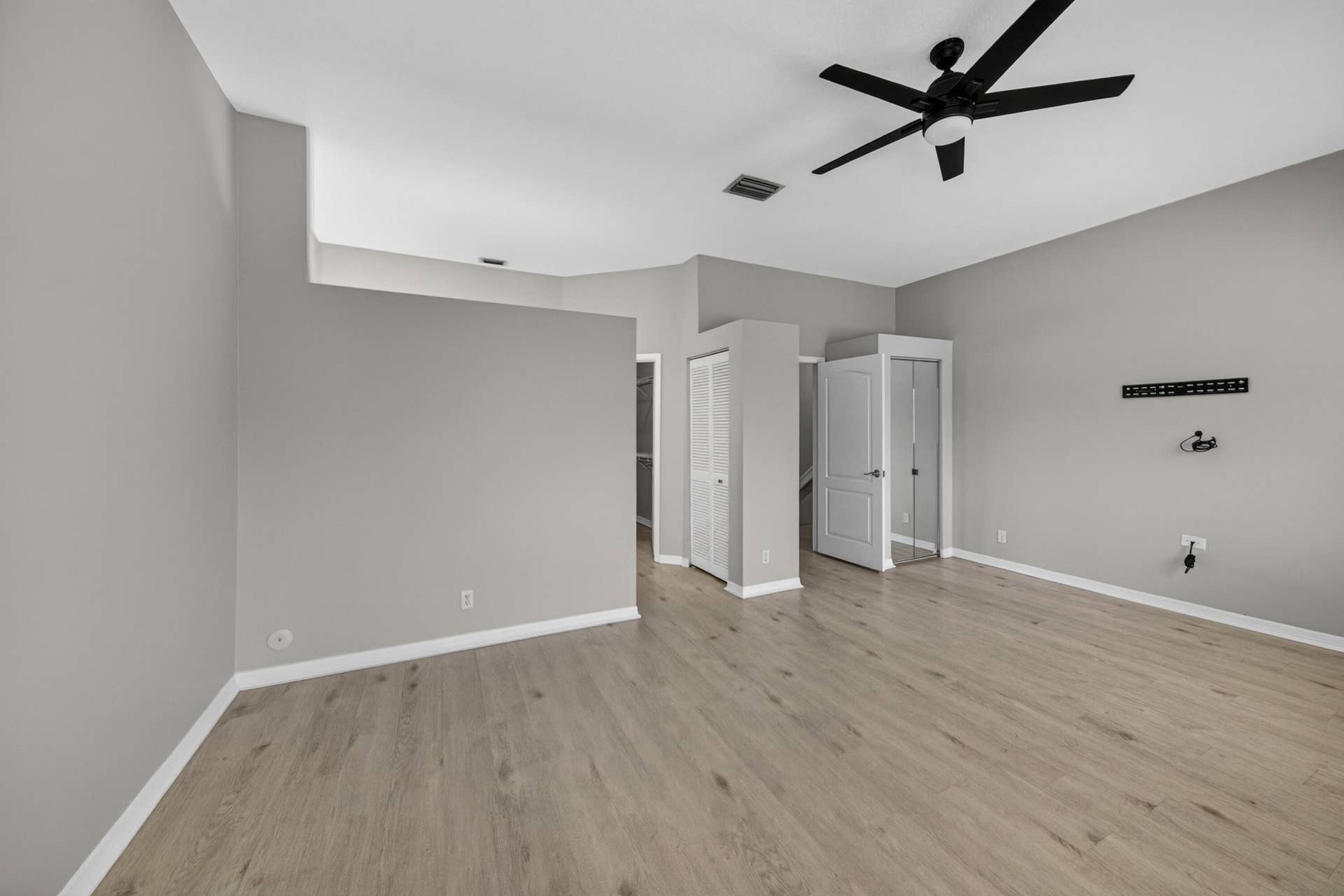 835 NE 17th Way, Fort Lauderdale, FL 33304 3 closets in primary bedroom