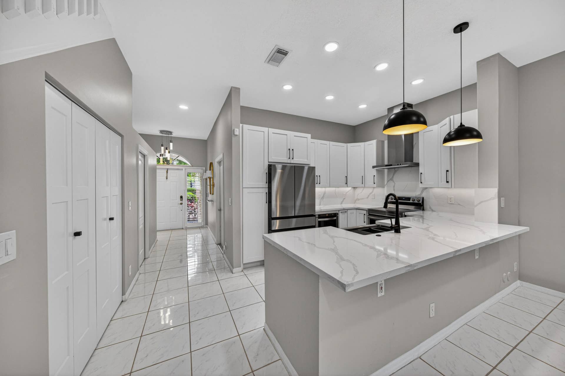 835 NE 17th Way, Fort Lauderdale, FL 33304 2023 updated kitchen