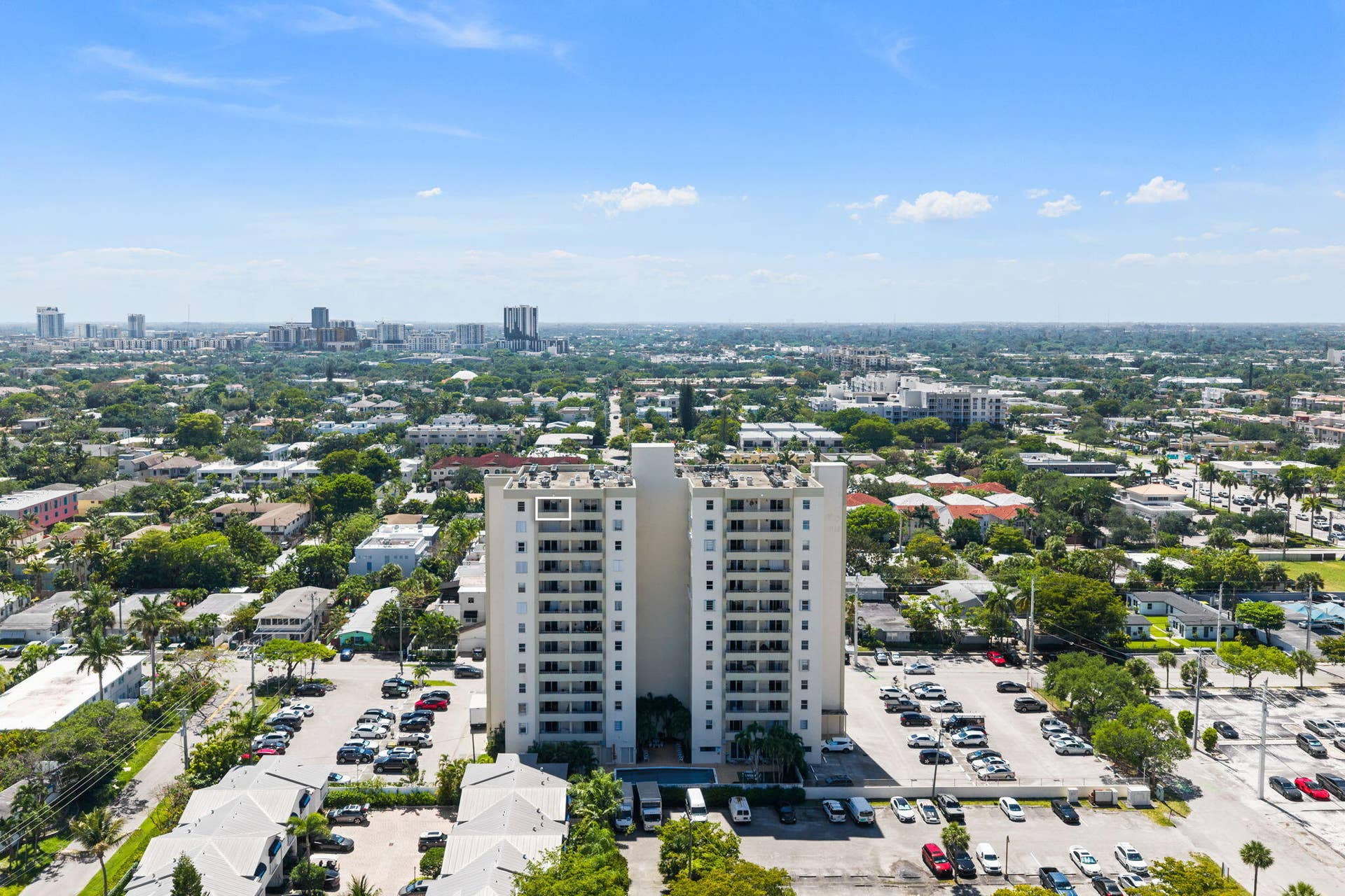 900 NE 18th Avenue, #1406-1407, Fort Lauderdale, FL 33304 TUnits PH 1406 & PH 1407 are being sold together for $565,000. The building