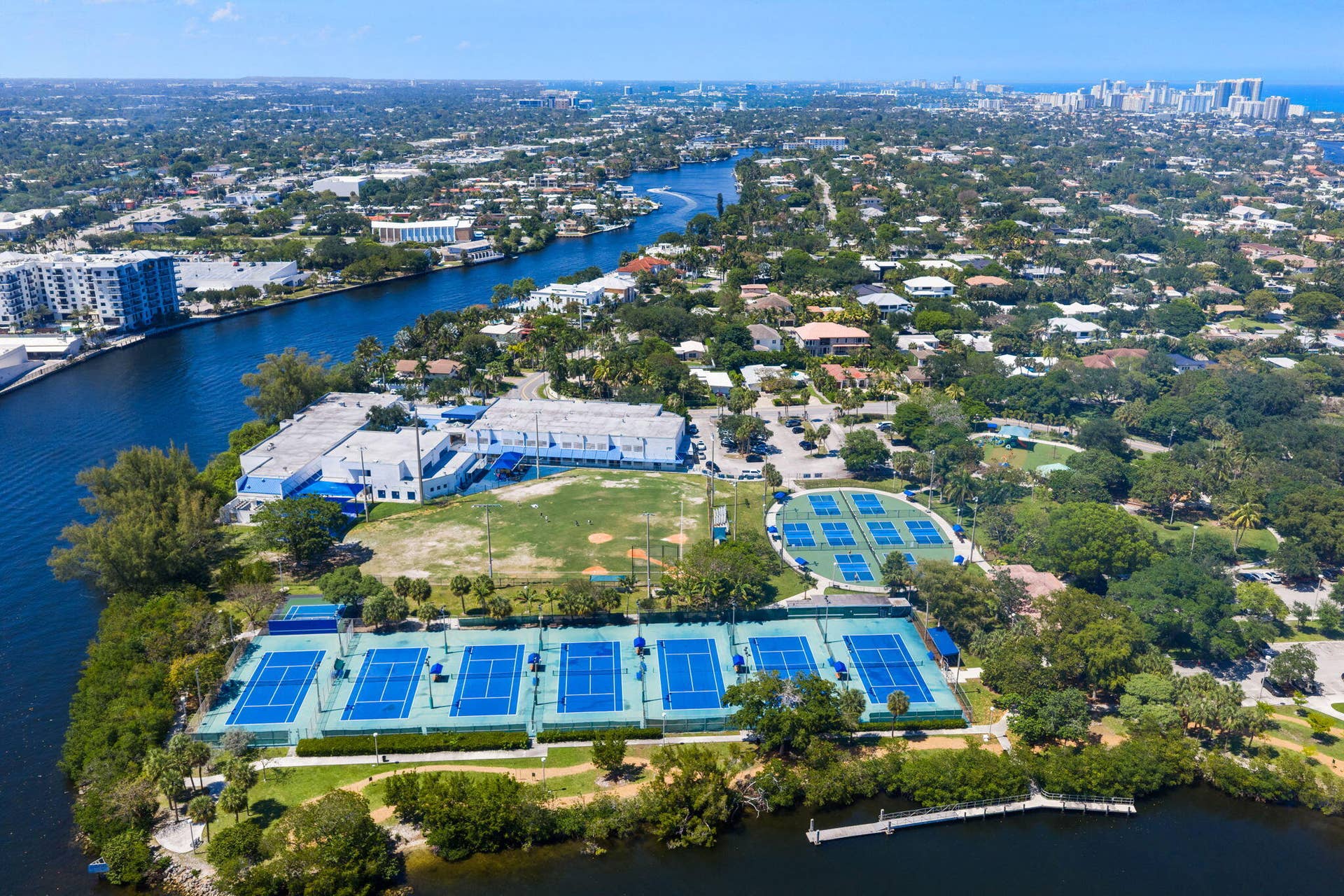 900 NE 18th Avenue, #1406-1407, Fort Lauderdale, FL 33304 Units PH 1406 & PH 1407 are being sold together for $565,000. Nearby amenities.
