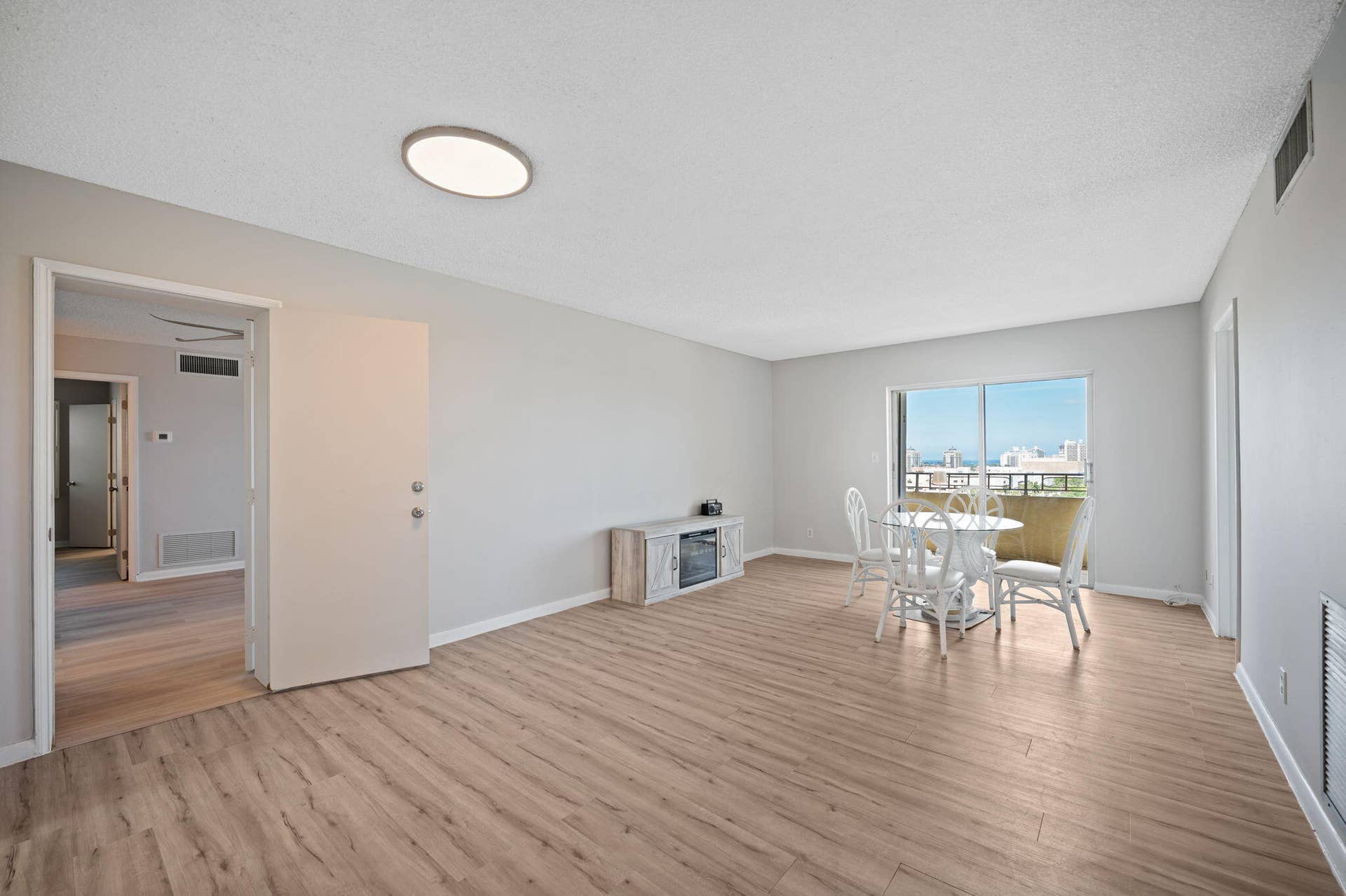 900 NE 18th Avenue, #1406-1407, Fort Lauderdale, FL 33304 Units PH 1406 & PH 1407 are being sold together for $565,000. Unit 1406 living area. You can see the connecting door to unit 1407.