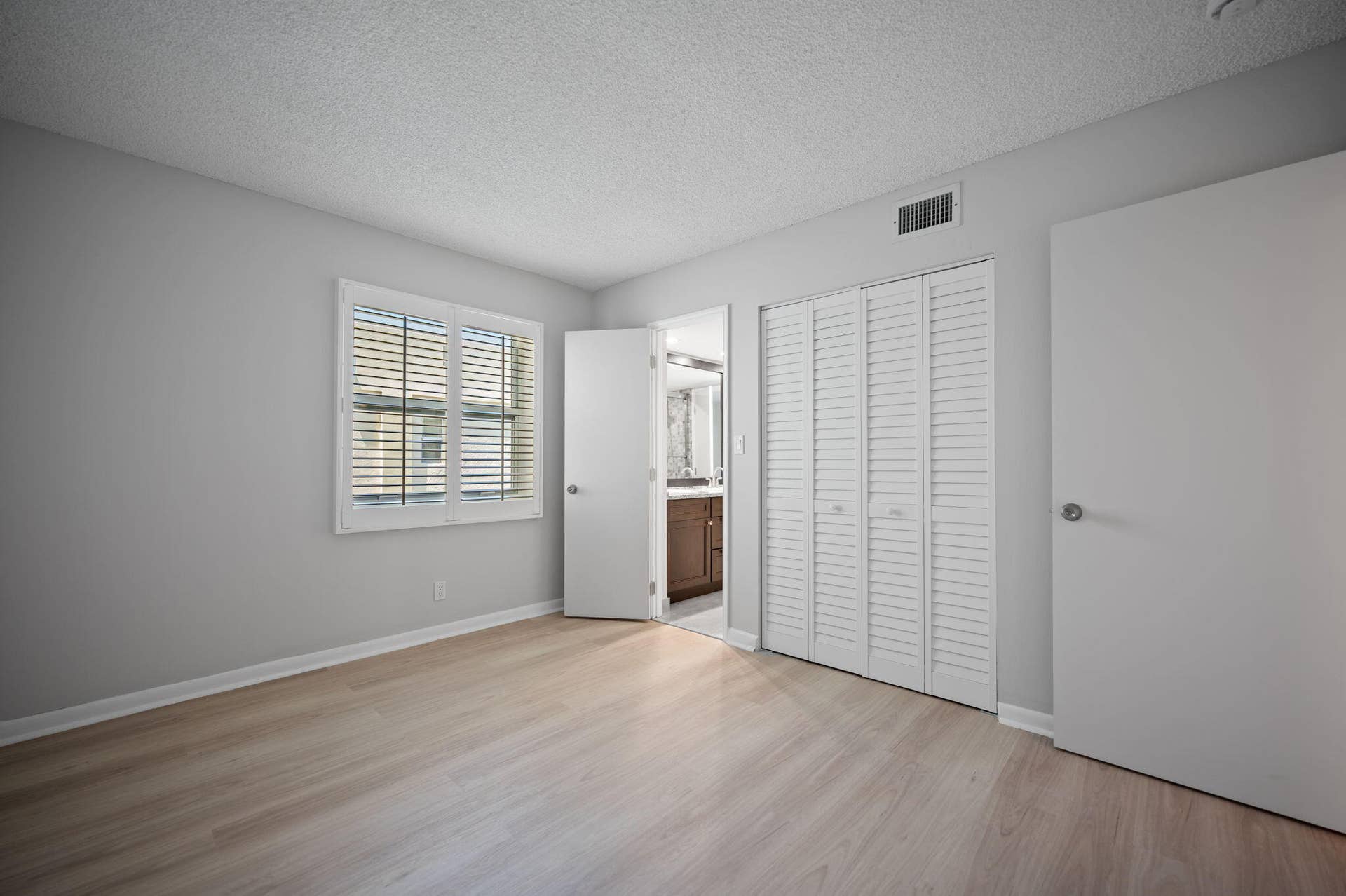 900 NE 18th Avenue, #1406-1407, Fort Lauderdale, FL 33304 Units PH 1406 & PH 1407 are being sold together for $565,000. Unit 1407 2nd bedroom