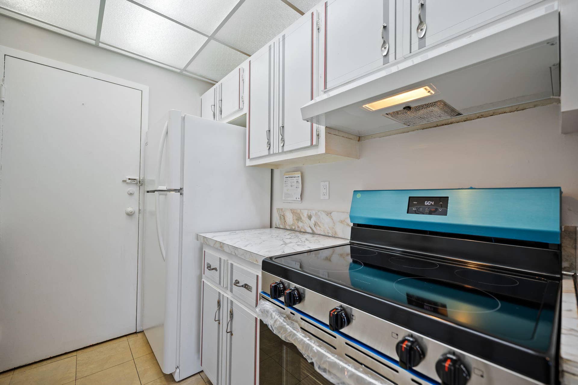 900 NE 18th Avenue, #1406-1407, Fort Lauderdale, FL 33304 Units PH 1406 & PH 1407 are being sold together for $565,000 Unit 1406 kitchen.