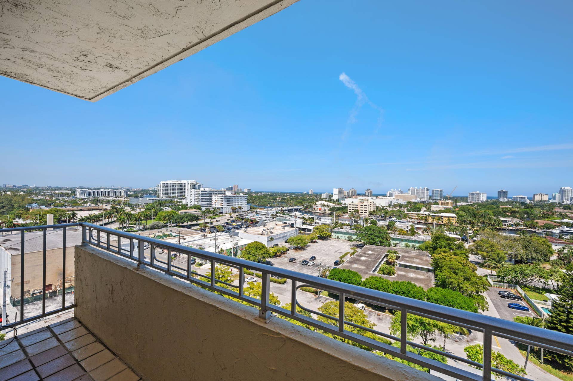 900 NE 18th Avenue, #1406-1407, Fort Lauderdale, FL 33304 Units PH 1406 & PH 1407 are being sold together for $565,000. Unit 1407 balcony