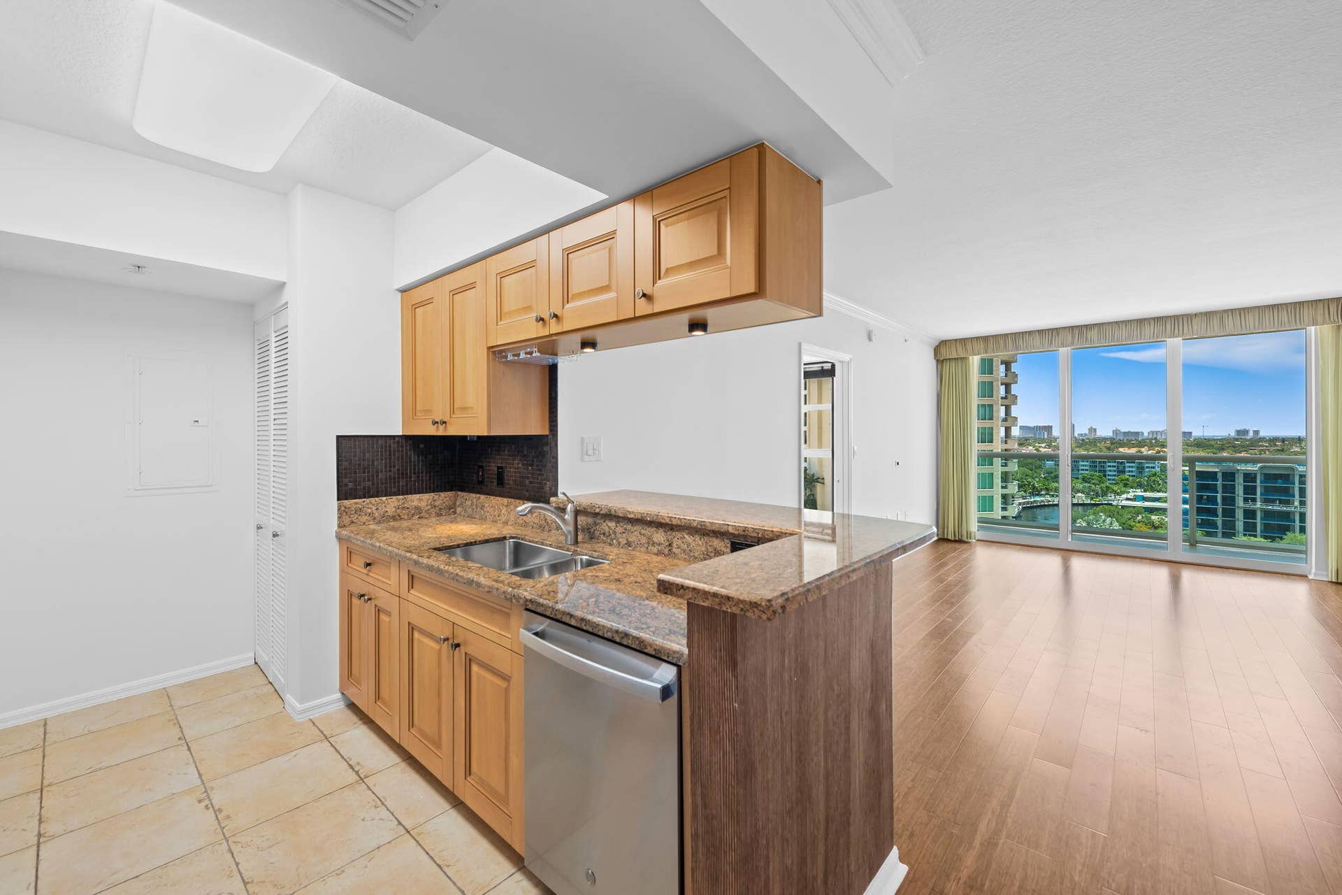 347 N New River Dr Drive E, #1202, Fort Lauderdale, FL 33301 10-web-or-mls-DSC_8465