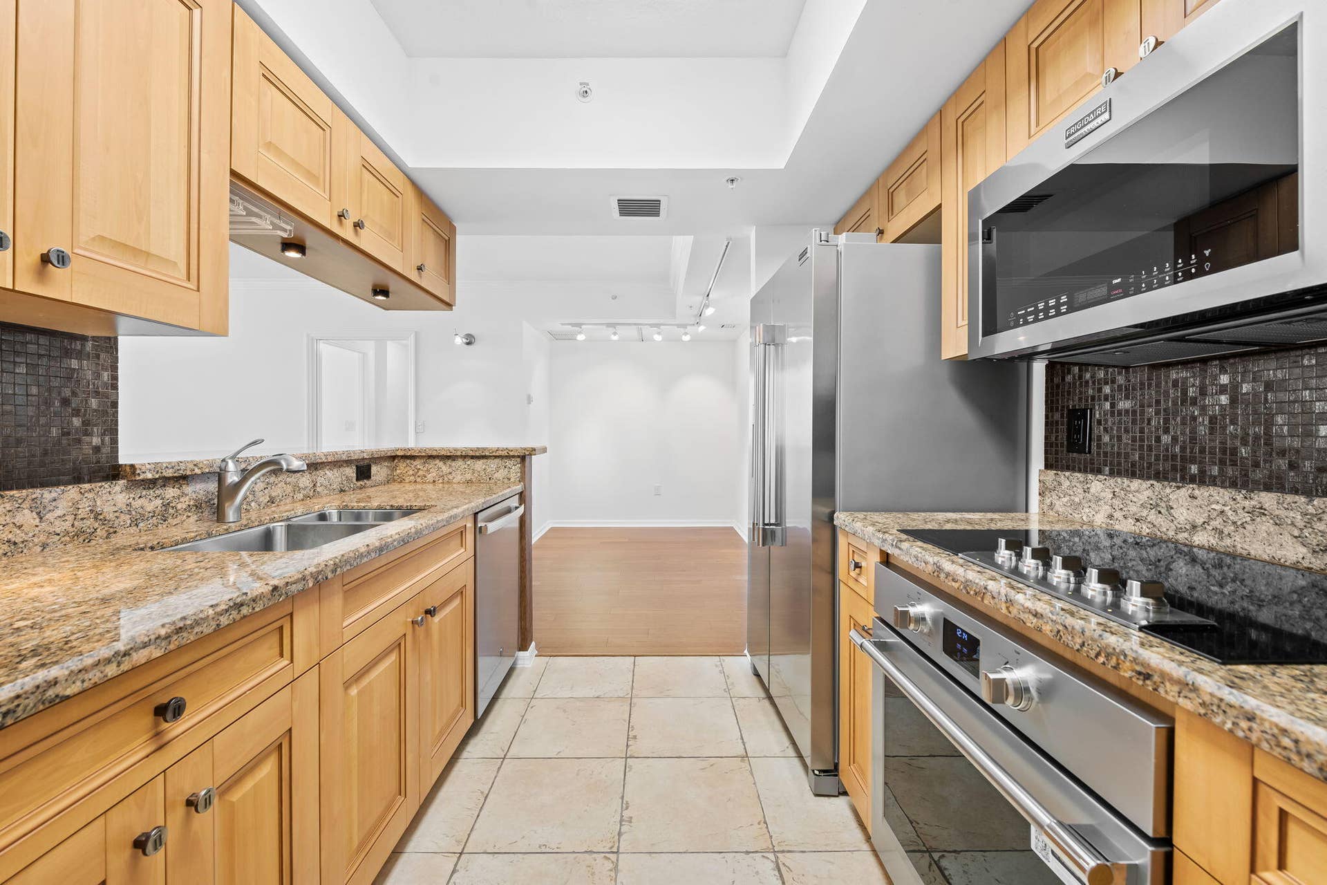 347 N New River Dr Drive E, #1202, Fort Lauderdale, FL 33301 12-web-or-mls-DSC_8474