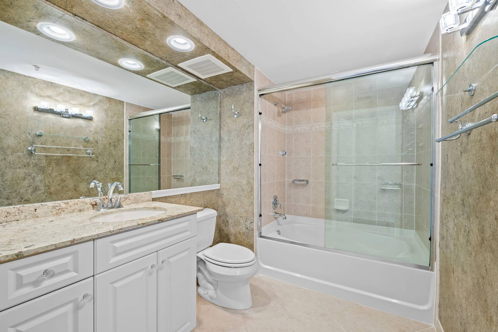 347 N New River Dr Drive E, #1202, Fort Lauderdale, FL 33301 14-web-or-mls-DSC_8492