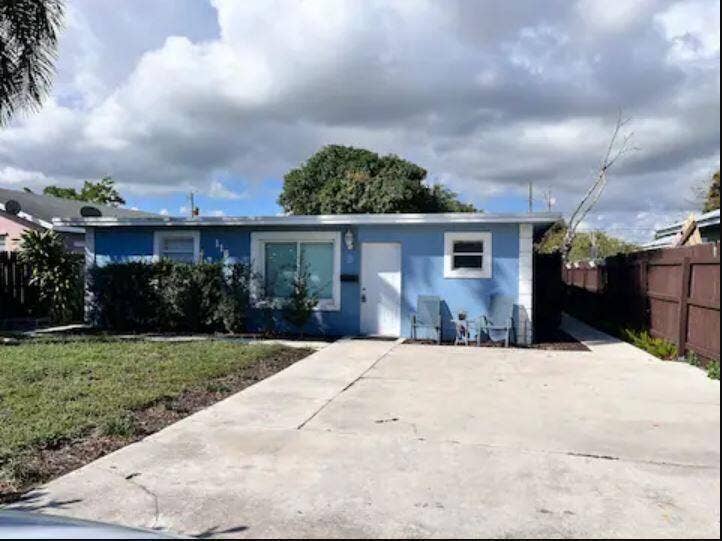 118 SW 12th Avenue, Delray Beach, FL 33444 Front