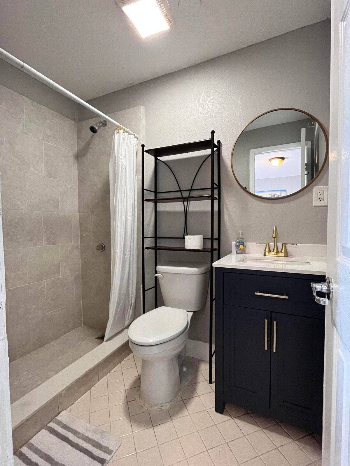 118 SW 12th Avenue, Delray Beach, FL 33444 Bathroom