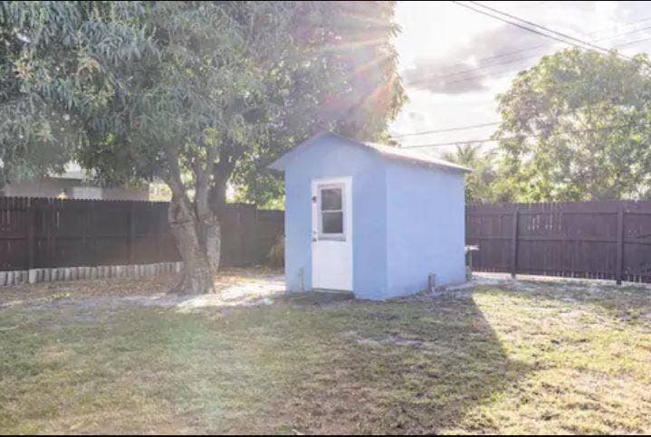 118 SW 12th Avenue, Delray Beach, FL 33444 Shed