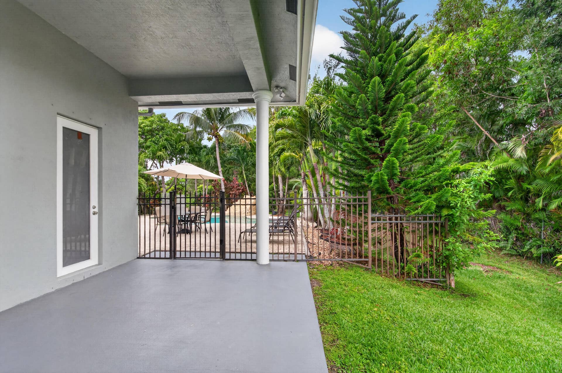 16541 SW 62nd Street, Southwest Ranches, FL 33331 Cabana Bath / Pool