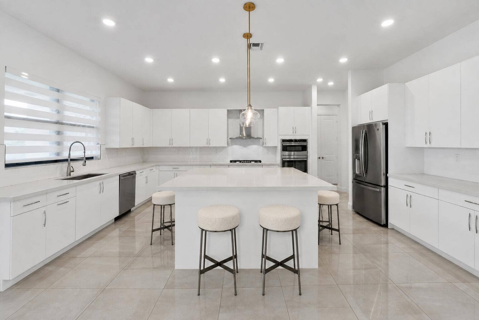 12745 Bayside Court, Parkland, FL 33076 Kitchen island with bar stools
