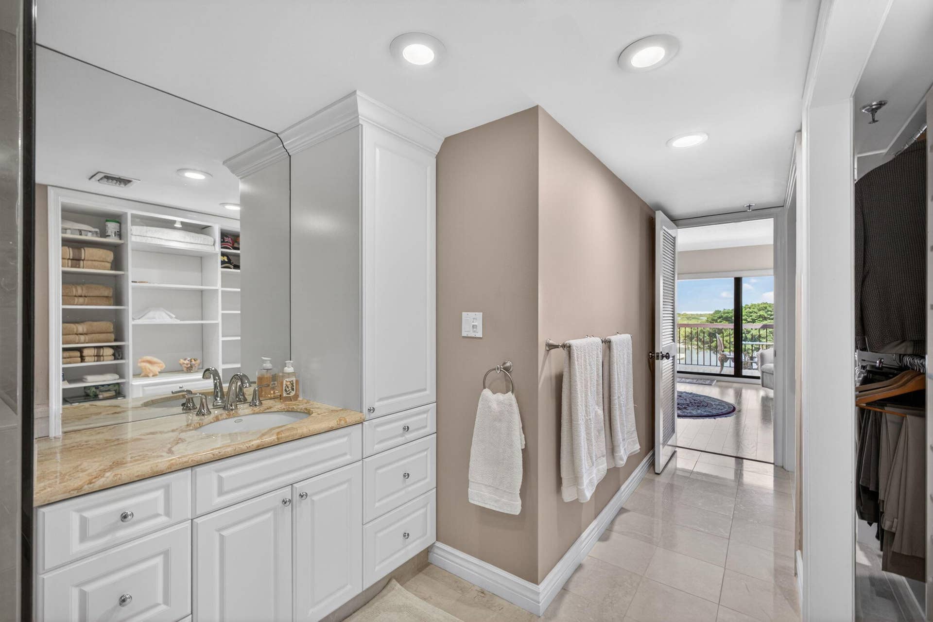 364 Golfview Road, #506, North Palm Beach, FL 33408 Primary Bathroom 2