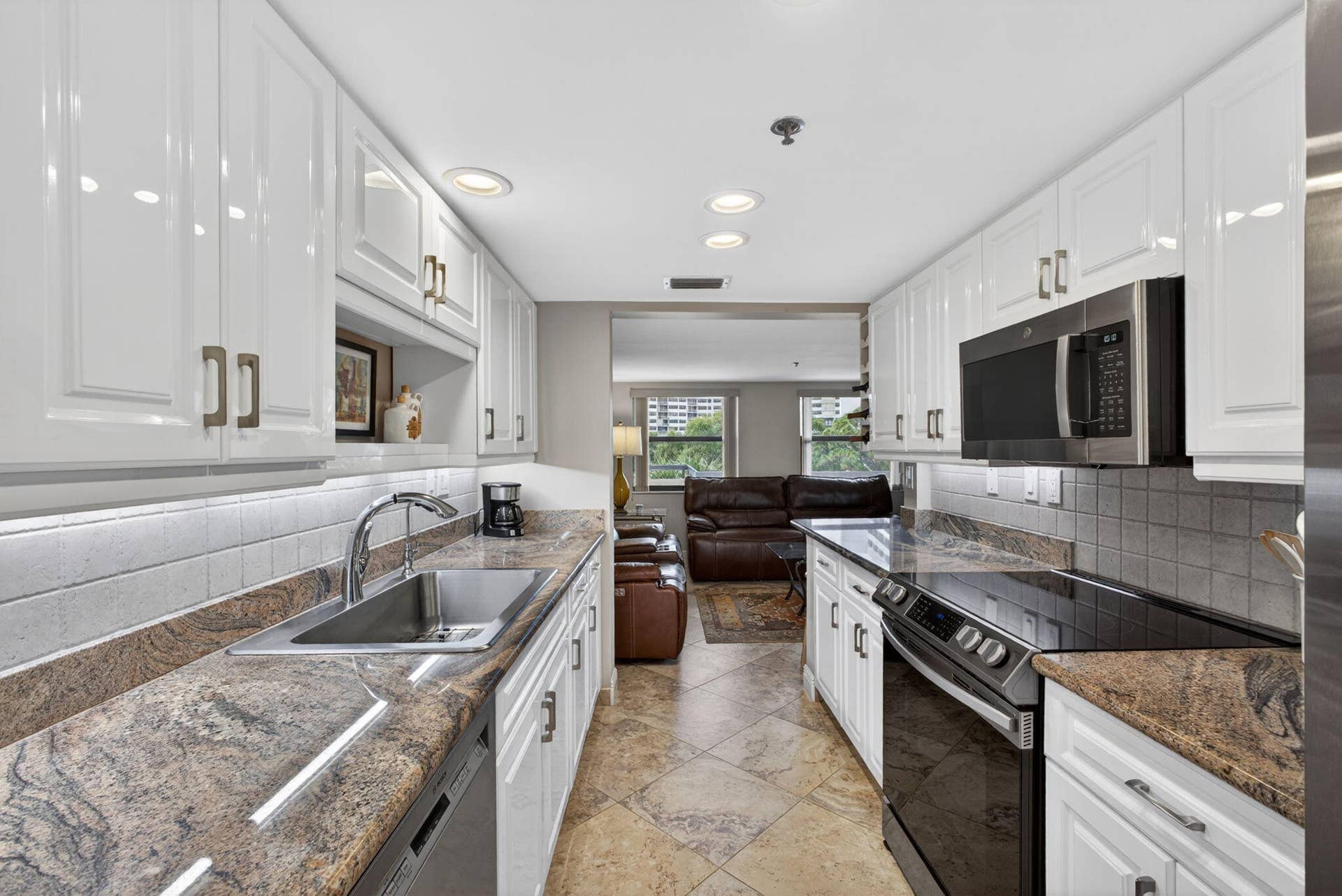 364 Golfview Road, #506, North Palm Beach, FL 33408 Kitchen 2