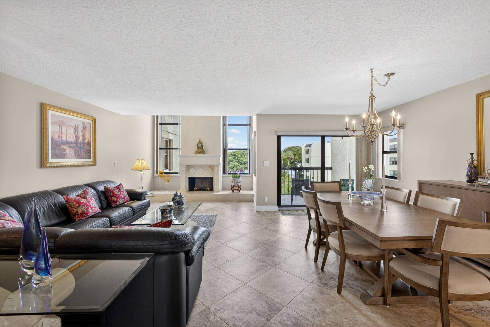 364 Golfview Road, #506, North Palm Beach, FL 33408 Living/Dining area