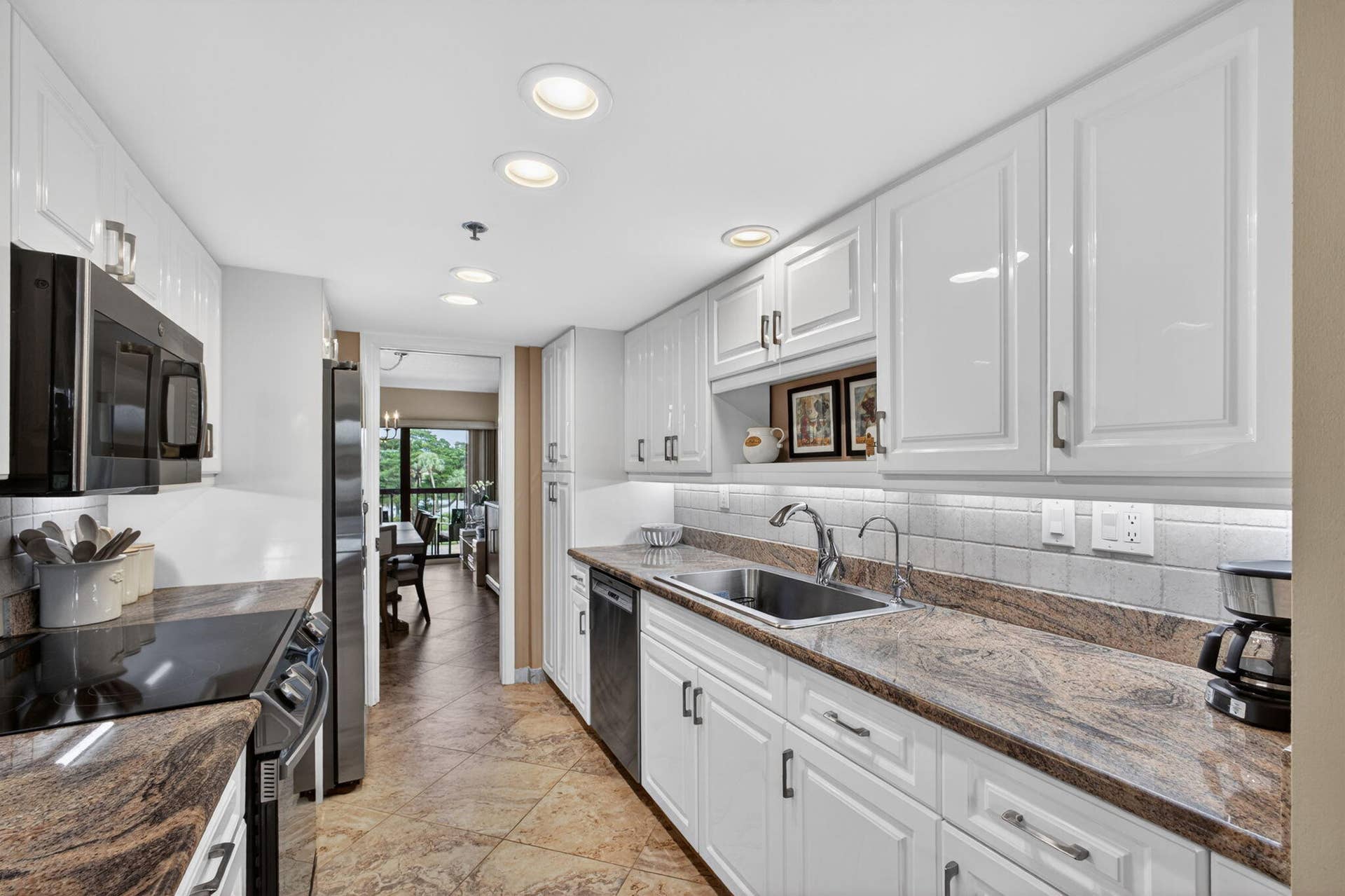 364 Golfview Road, #506, North Palm Beach, FL 33408 Kitchen