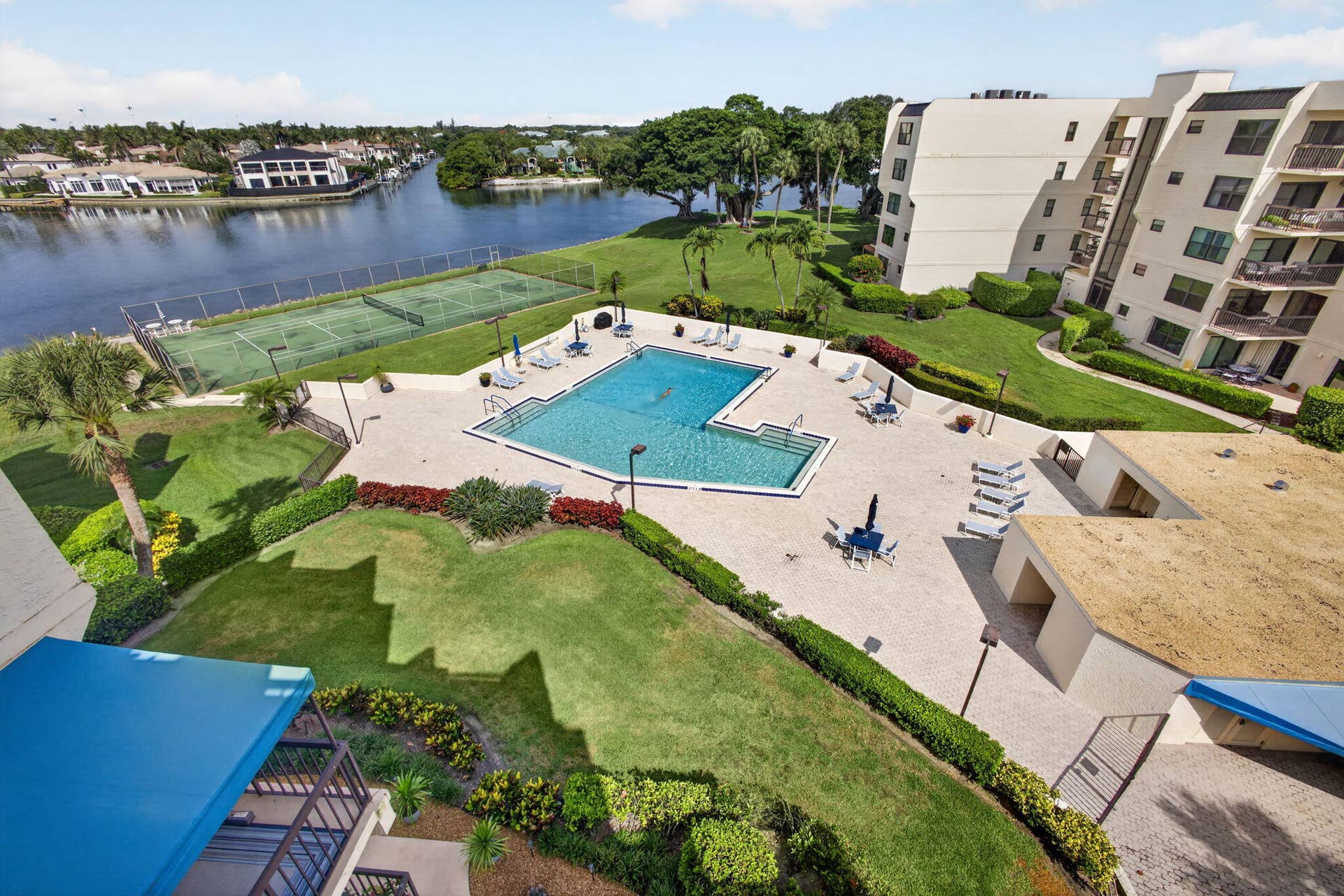 364 Golfview Road, #506, North Palm Beach, FL 33408 View from Elevator