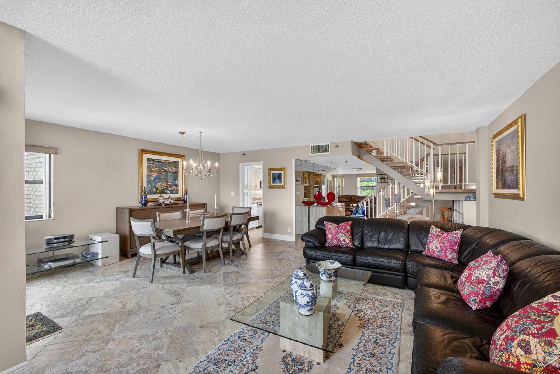364 Golfview Road, #506, North Palm Beach, FL 33408 Living room