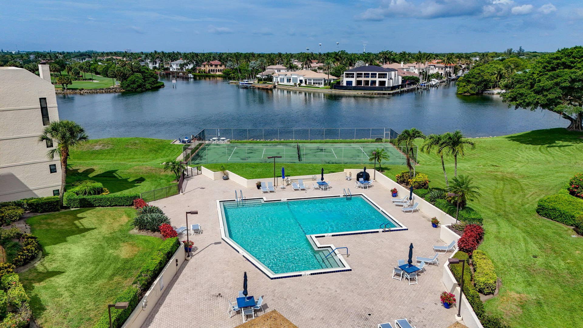 364 Golfview Road, #506, North Palm Beach, FL 33408 Pool areial