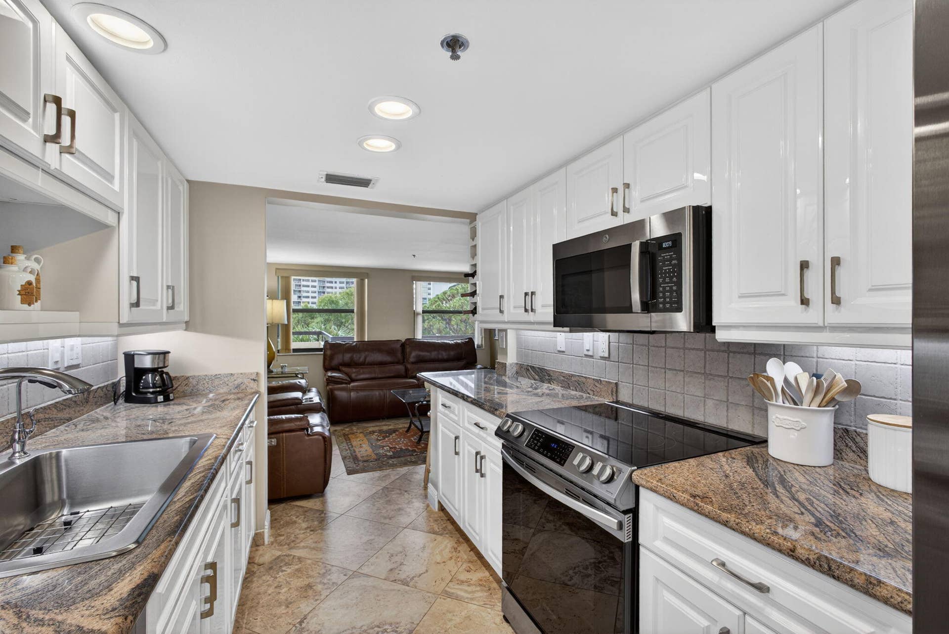 364 Golfview Road, #506, North Palm Beach, FL 33408 Kitchen 1