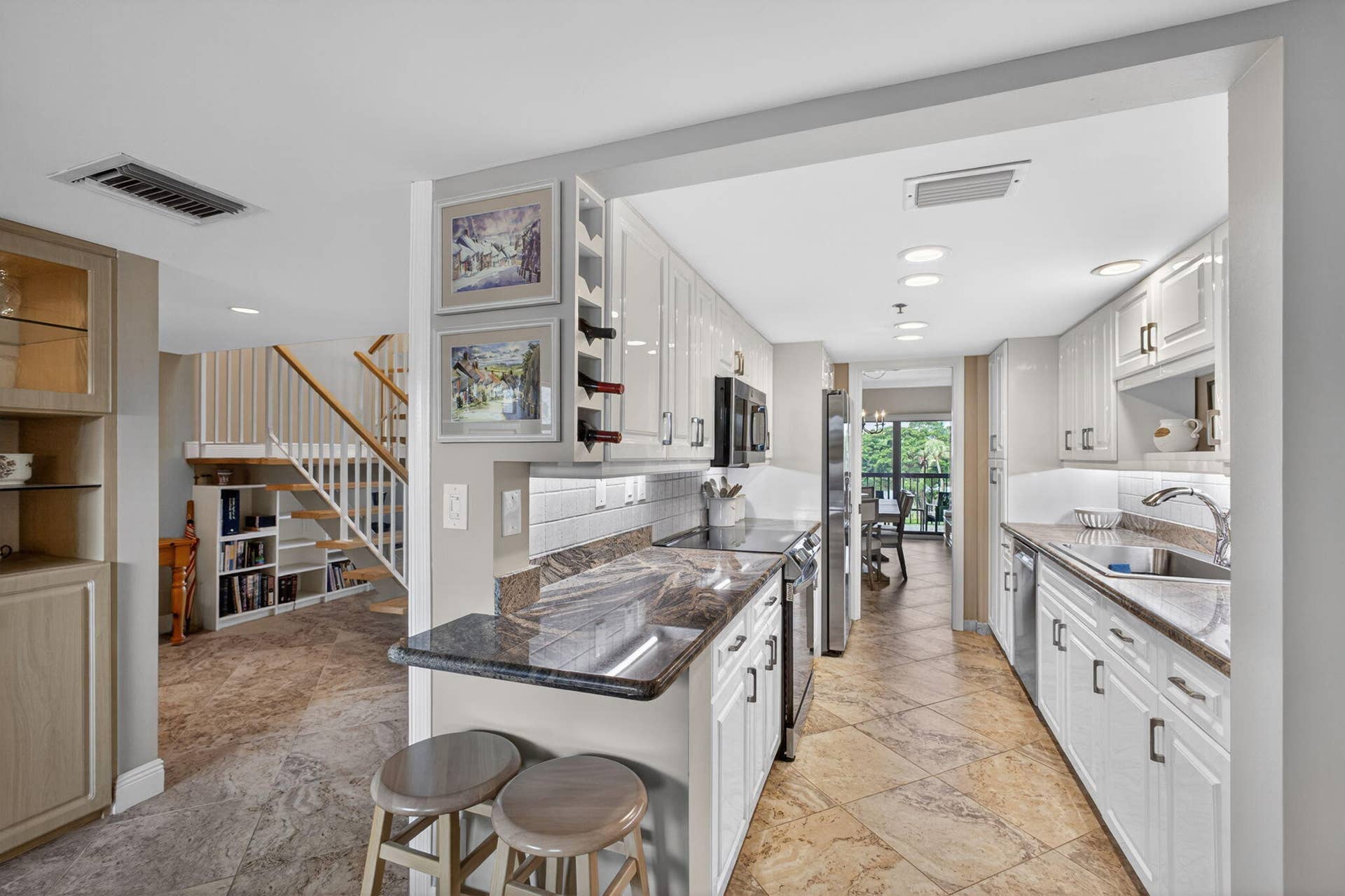 364 Golfview Road, #506, North Palm Beach, FL 33408 From Den into Kitchen