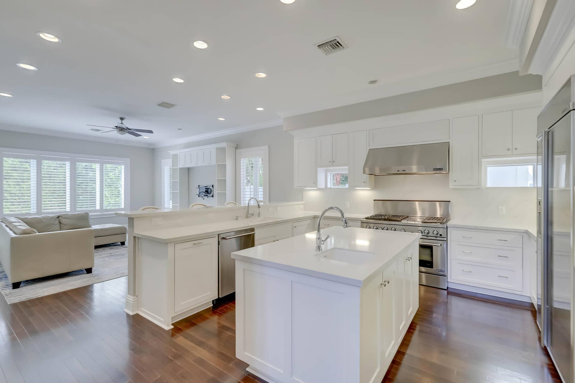 425 NE 11th Avenue, Fort Lauderdale, Fort Lauderdale, FL 33301 KITCHEN