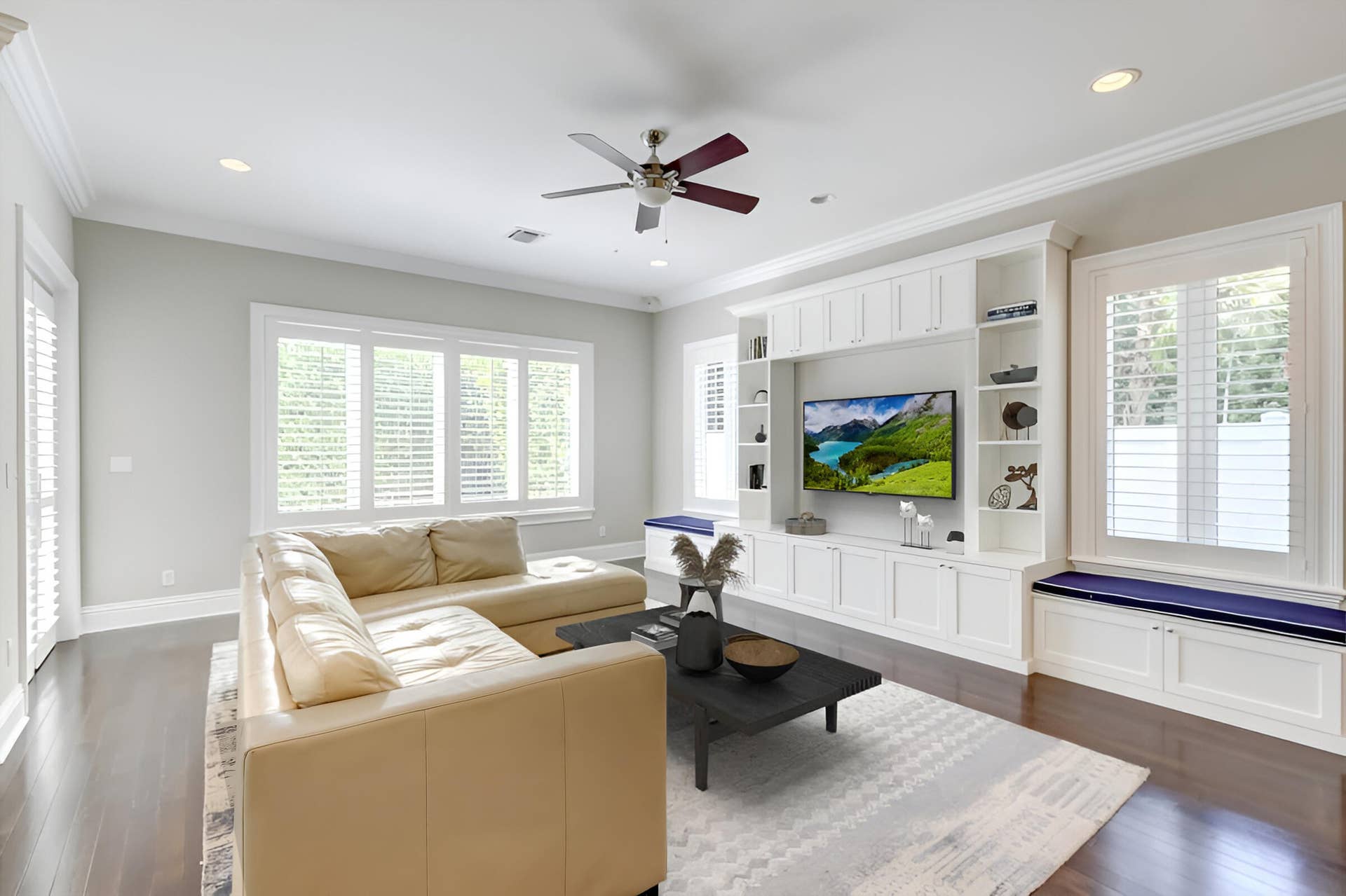 425 NE 11th Avenue, Fort Lauderdale, Fort Lauderdale, FL 33301 FAMILY ROOM