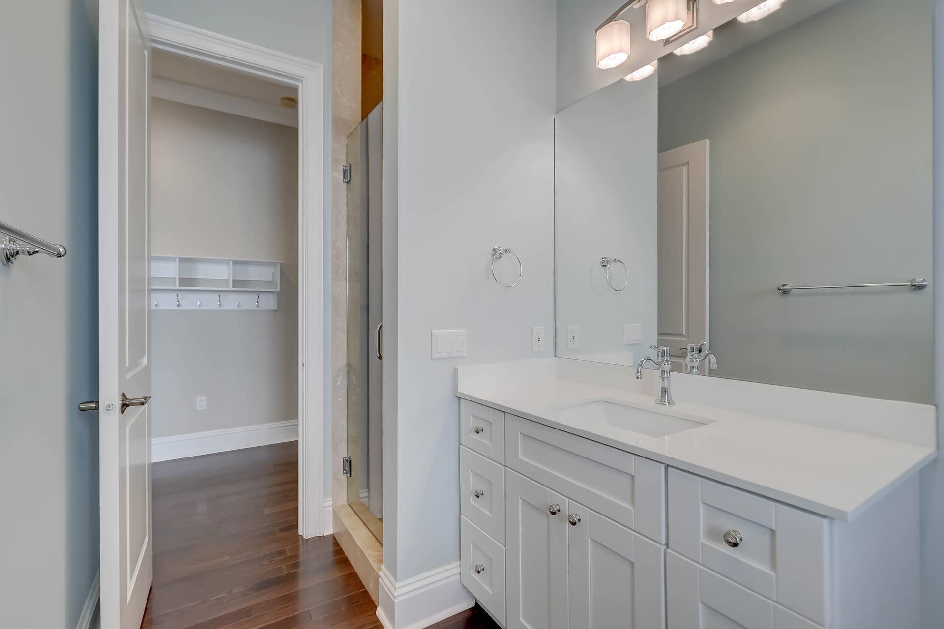 425 NE 11th Avenue, Fort Lauderdale, Fort Lauderdale, FL 33301 1ST FLOOR BATH