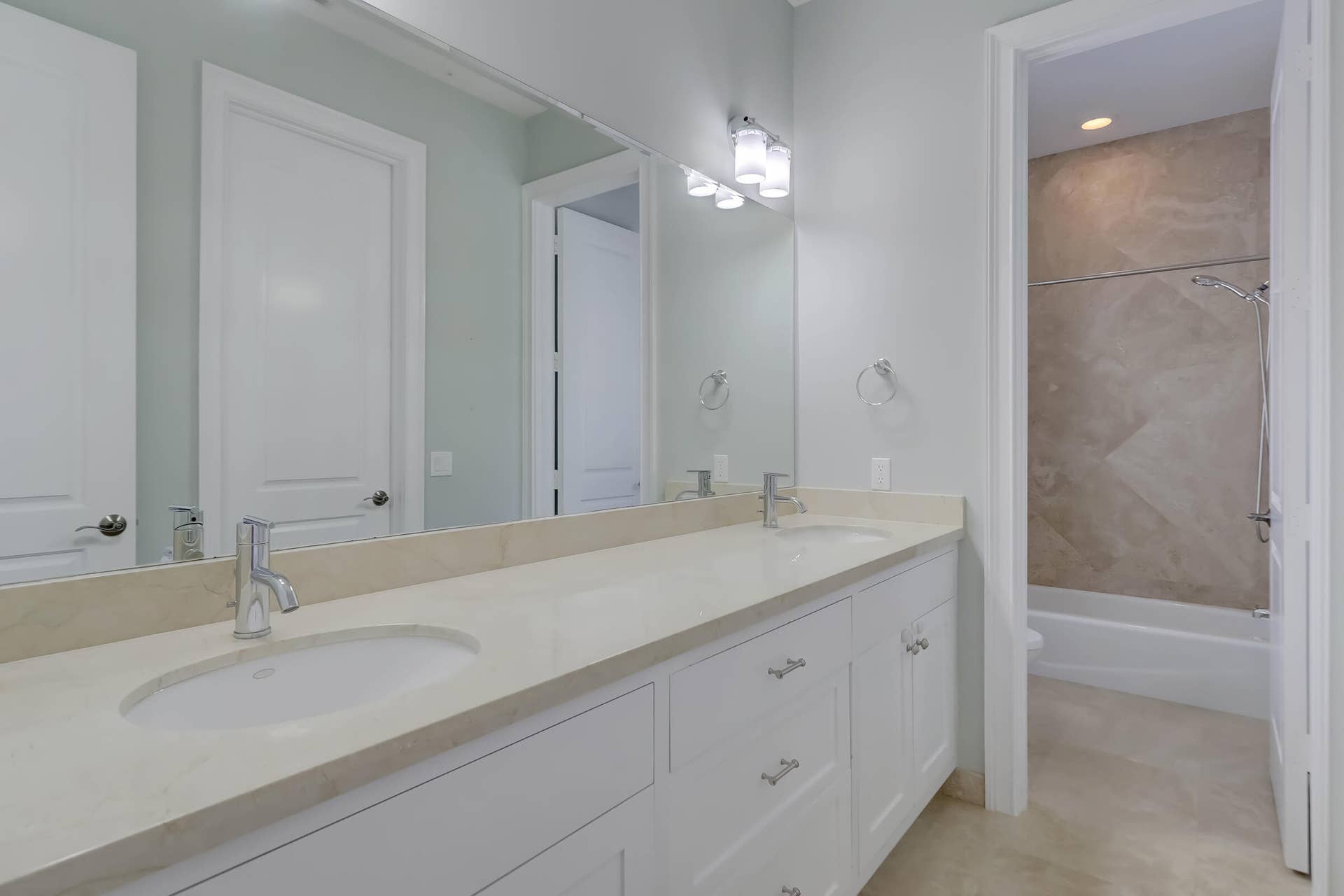 425 NE 11th Avenue, Fort Lauderdale, Fort Lauderdale, FL 33301 BEDROOM 2 BATH