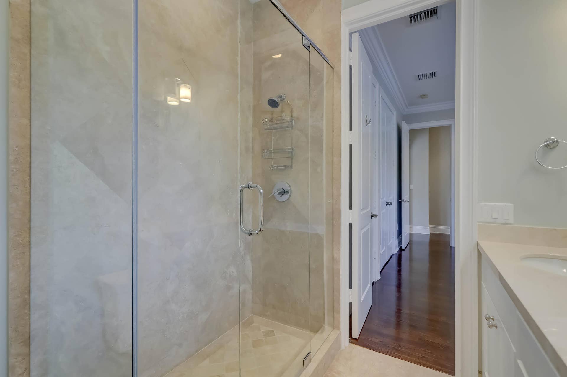 425 NE 11th Avenue, Fort Lauderdale, Fort Lauderdale, FL 33301 ENSUITE BATHROOM