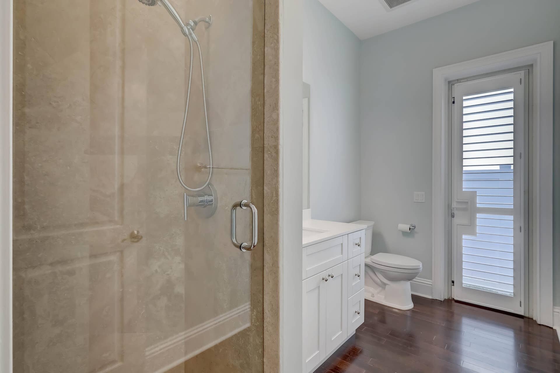 425 NE 11th Avenue, Fort Lauderdale, Fort Lauderdale, FL 33301 1ST FLOOR BATH