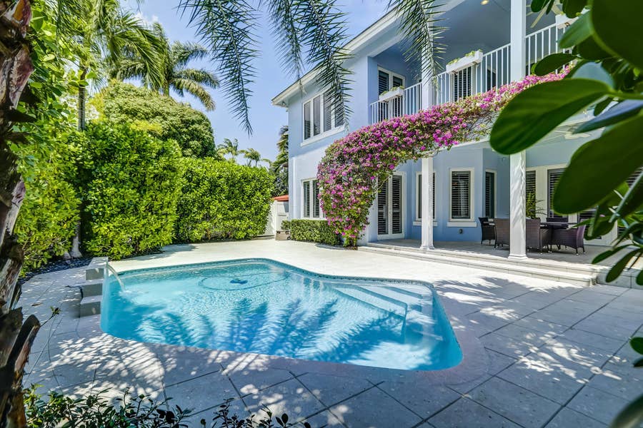 Property photo for 425 NE 11th Avenue, Fort Lauderdale, FL