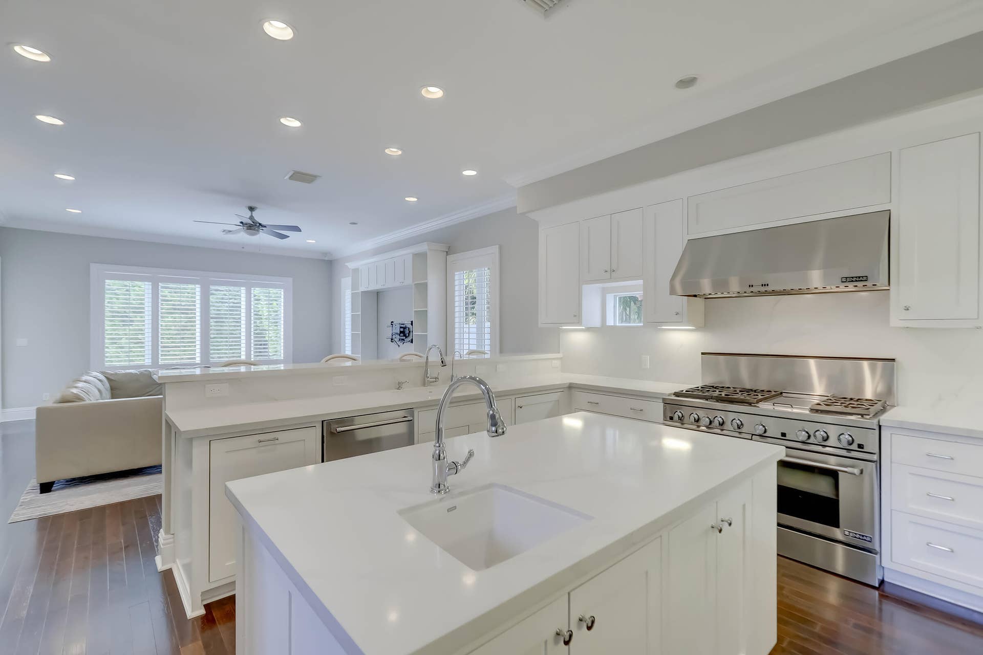 425 NE 11th Avenue, Fort Lauderdale, Fort Lauderdale, FL 33301 KITCHEN