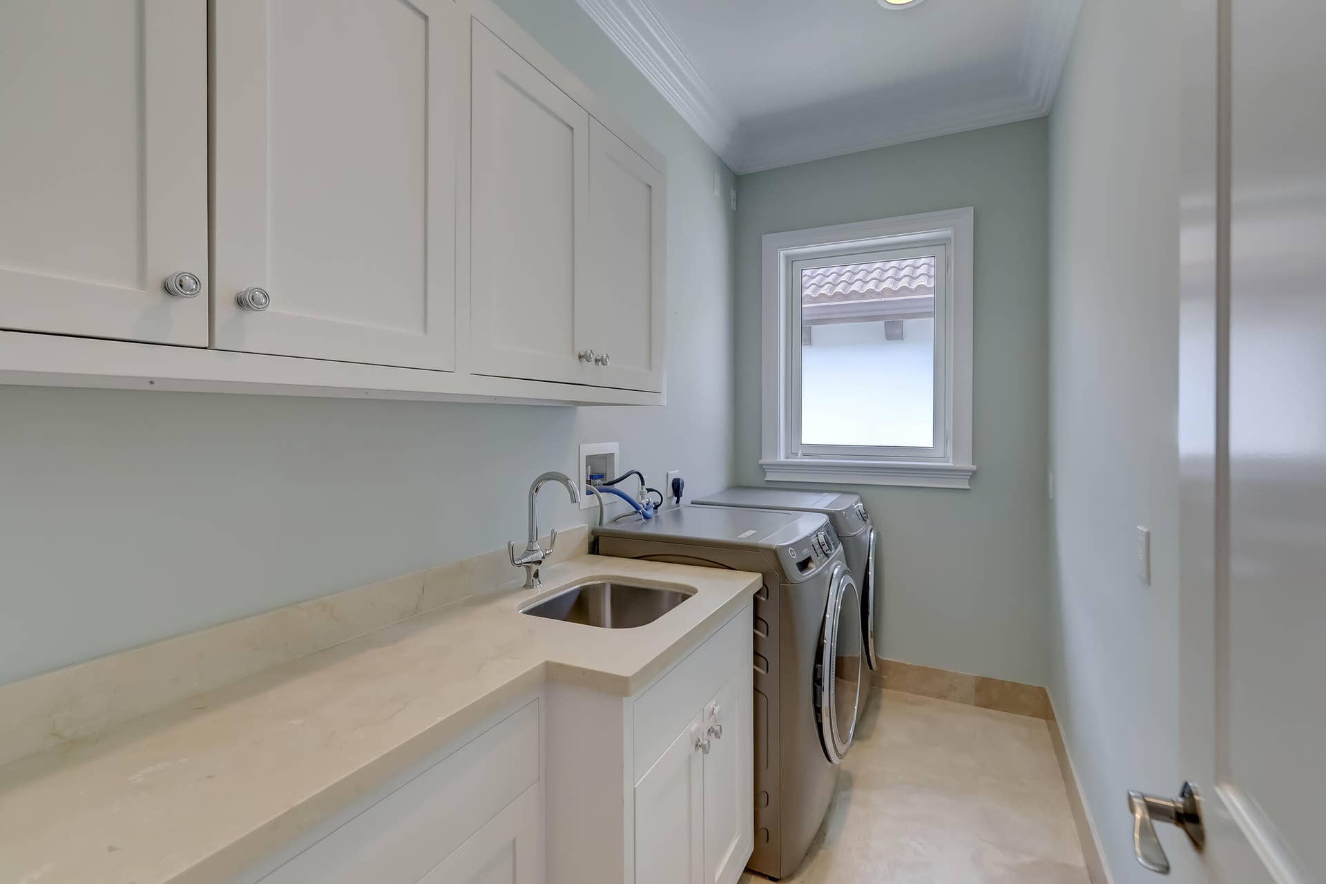 425 NE 11th Avenue, Fort Lauderdale, Fort Lauderdale, FL 33301 LAUNDRY ROOM