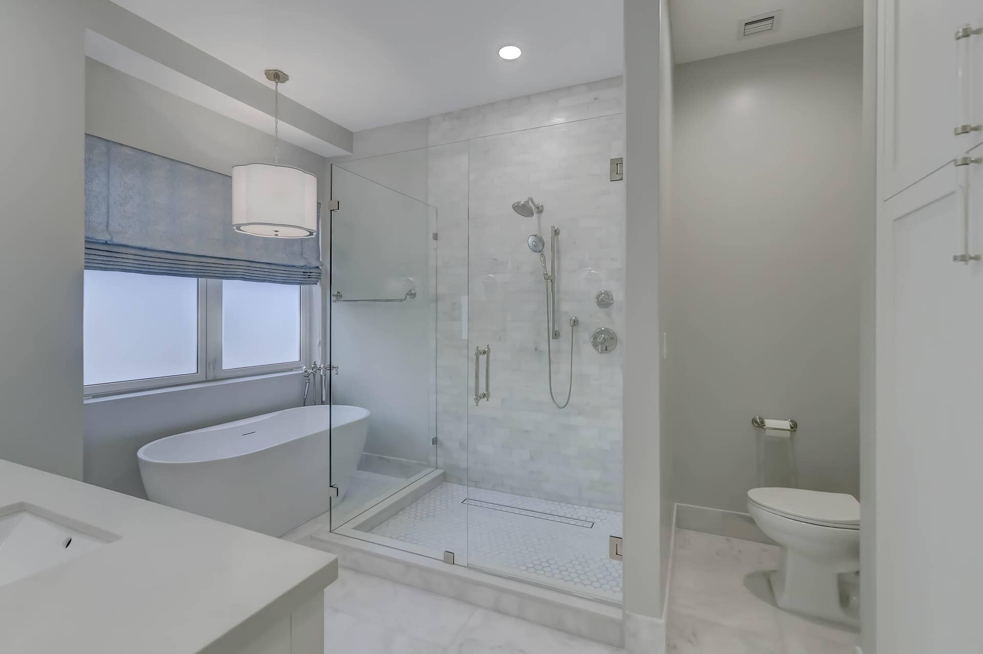 425 NE 11th Avenue, Fort Lauderdale, Fort Lauderdale, FL 33301 MASTER BATH